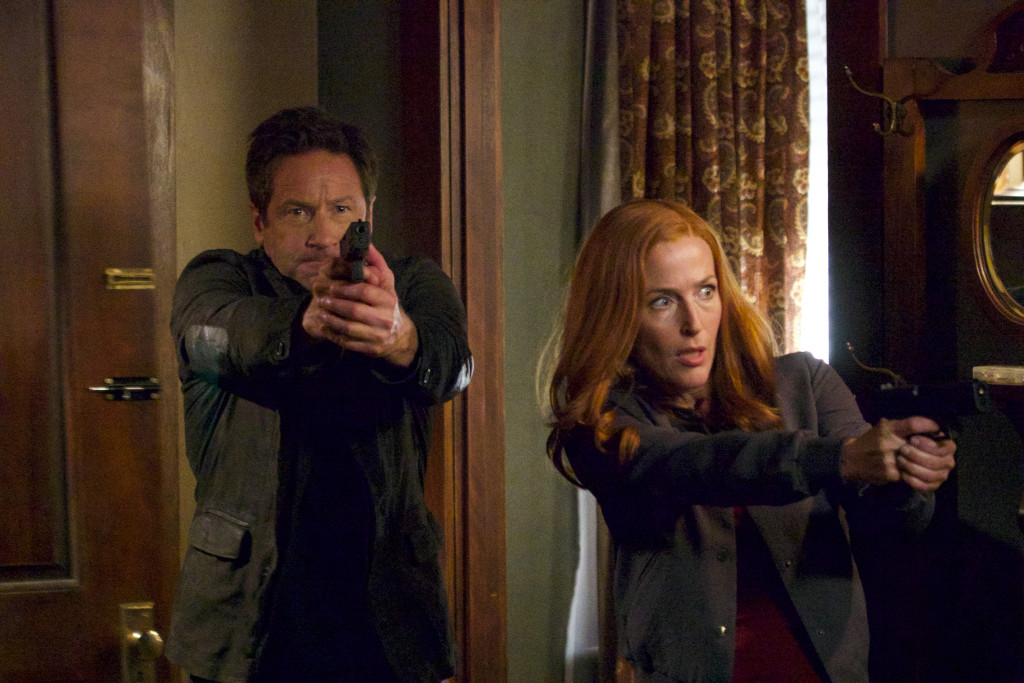 THE X-FILES:  L-R:  David Duchovny and Gillian Anderson in the "This" episode of THE X-FILES airing Wednesday, Jan. 10 (8:00-9:00 PM ET/PT) on FOX. ©2017 Fox Broadcasting Co. Cr:  Shane Harvey/FOX